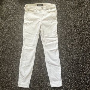 Express Mid Rise White Jeans (Jegging)